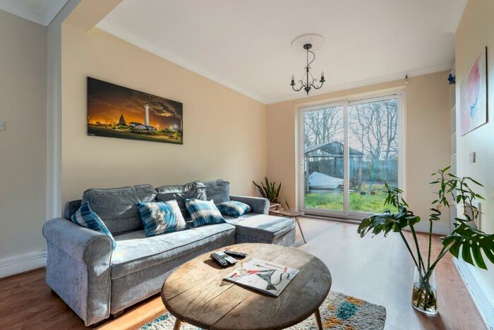 3 Bedroom Semi-Detached House To Rent In High Grove London, SE18