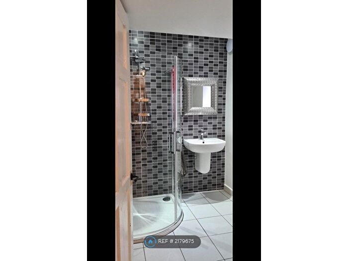 3 Bedroom Semi-Detached House To Rent In Broadlea Street, Leeds, LS13