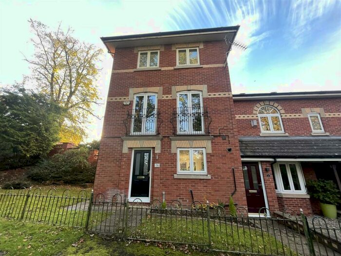 3 Bedroom House To Rent In Hedingham Close, Macclesfield, SK10