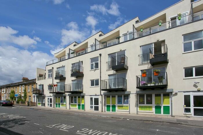 2 Bedroom Flat To Rent In Sternhall Lane Peckham, SE15