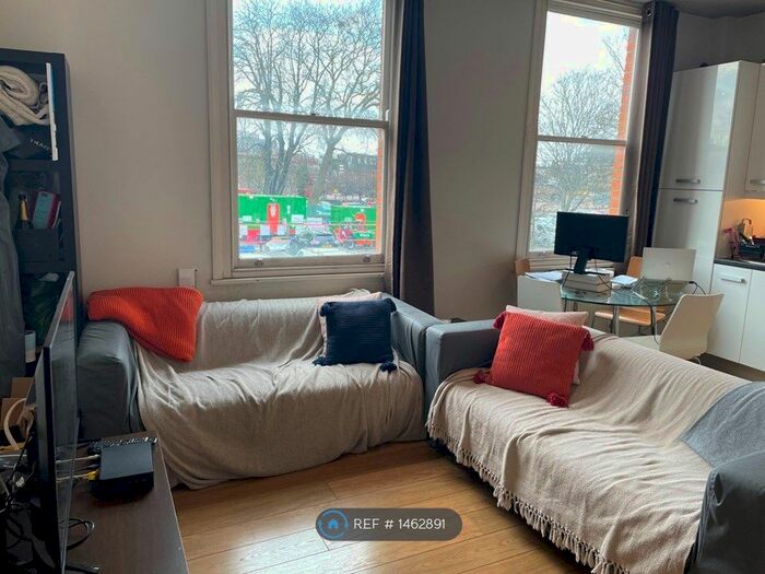 2 Bedroom Flat To Rent In Bedford Hill, London, SW12