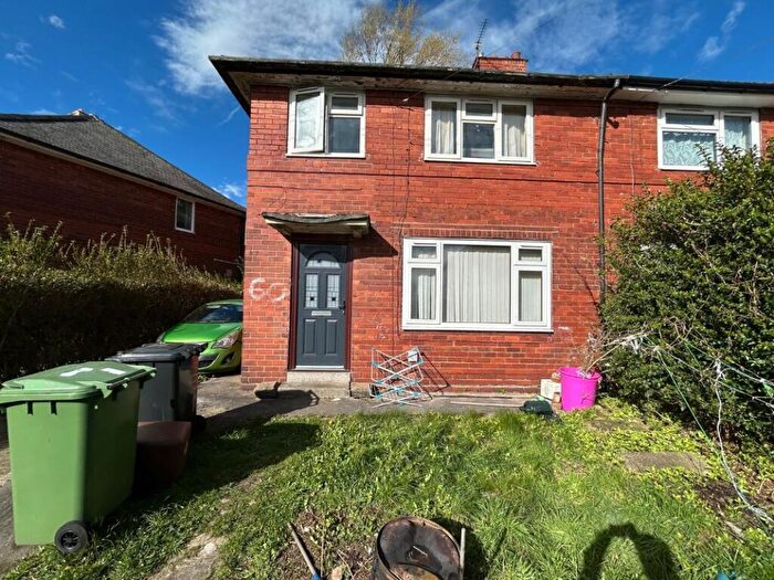 3 Bedroom Semi Detached House For Sale In Foundry Walk, Leeds, West Yorkshire, LS8