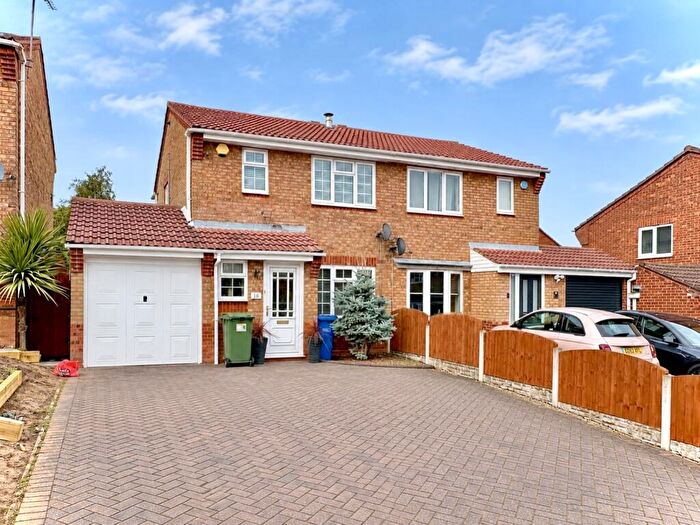3 Bedroom Semi Detached House For Sale In Harvest Close, Upper Gornal, DY3