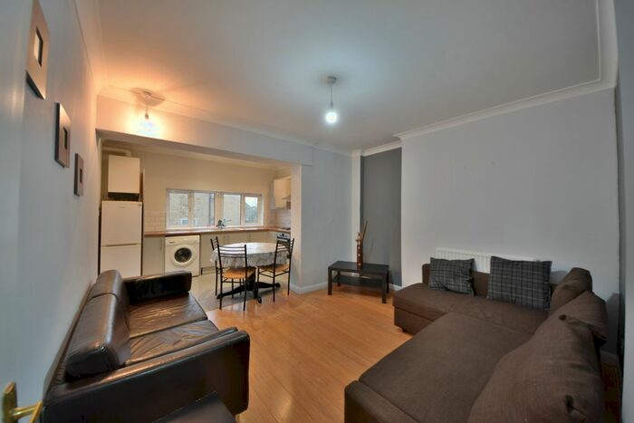 2 Bedroom Flat To Rent In Junction Road, Archway, London, N19