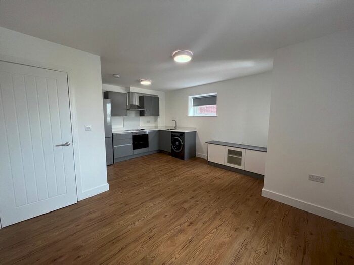 1 Bedroom Flat To Rent In Uxbridge Road, Hayes, UB4
