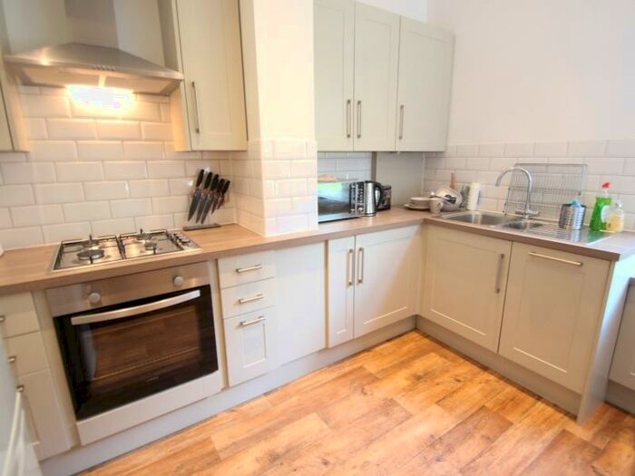 6 Bedroom Terraced House To Rent In Blandford Gardens, University, Leeds, LS2