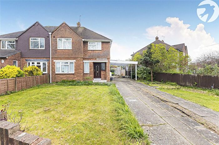3 Bedroom Semi Detached House For Sale In Cambridge Crescent, Maidstone, Kent, ME15