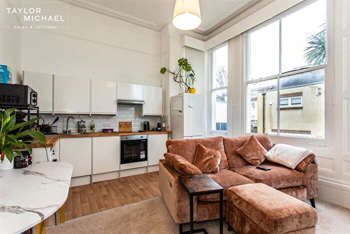 2 Bedroom Flat To Rent In St Aubyns, Hove, BN3