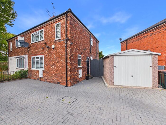 3 Bedroom Semi-Detached House For Sale In River Grove, Hull, East Riding Of Yorkshire, HU4