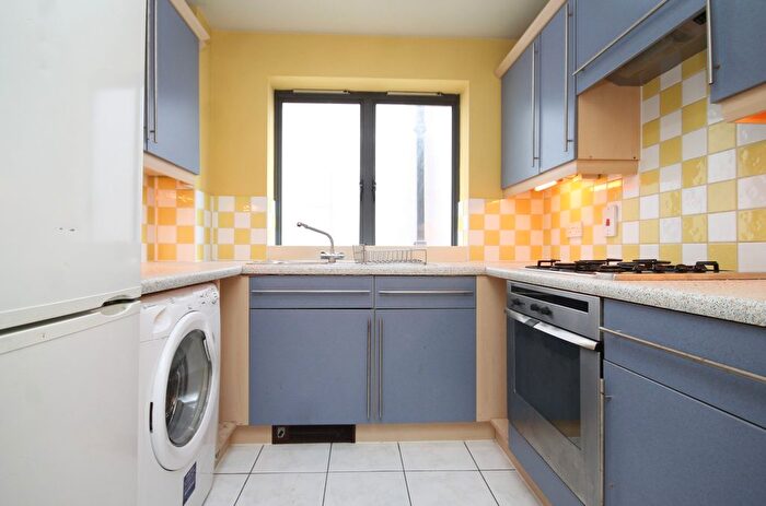 1 Bedroom Flat To Rent In Sherard Court, Manor Gardens, Islington, N7