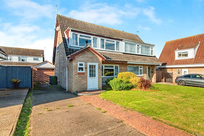 3 Bedroom Semi Detached House For Sale In Edendale, Lowestoft, NR32