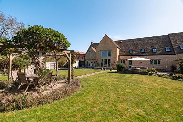 4 Bedroom Semi-Detached House For Sale In Ingleby Paddocks, Enslow, OX5