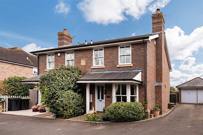 3 Bedroom Semi Detached House For Sale In Albion Close, Hadlow, Tonbridge, TN11