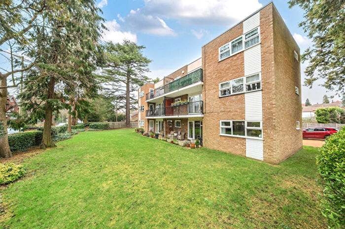 2 Bedroom Flat For Sale In Luton Road, Harpenden, AL5