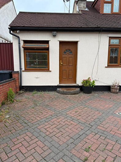 1 Bedroom Flat To Rent In Holmwood Road, Ilford, IG3