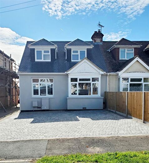 4 Bedroom Semi-Detached Bungalow For Sale In The Crossway, Portchester, PO16