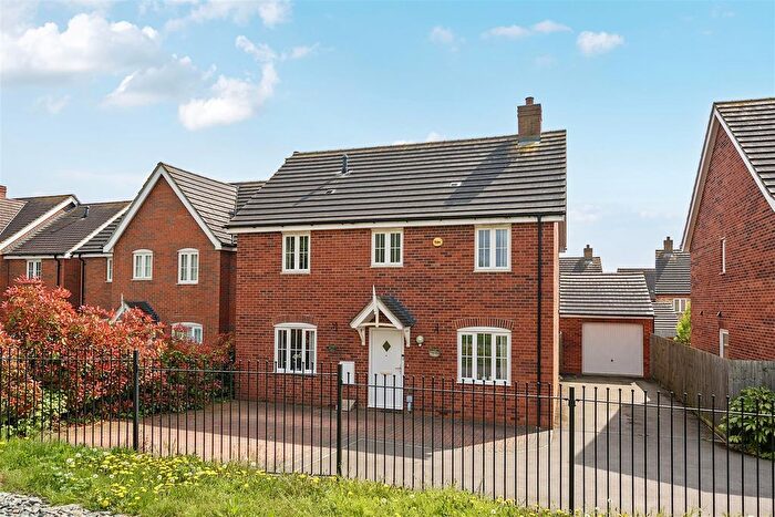 4 Bedroom Detached House For Sale In Markham Rise, Bedford, MK41