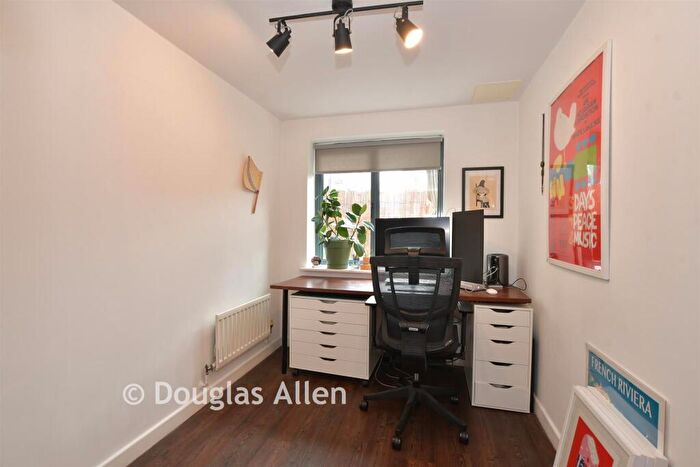2 Bedroom Apartment For Sale In Spring Place, Barking, Essex, IG11