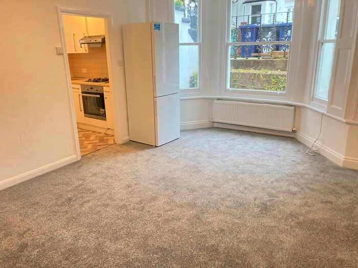 Studio To Rent In Very Near Windsor Road Area, Ealing Broadway, W5