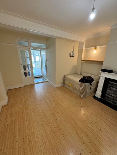 Studio To Rent In Tolworth Rise North, Tolworth, KT5