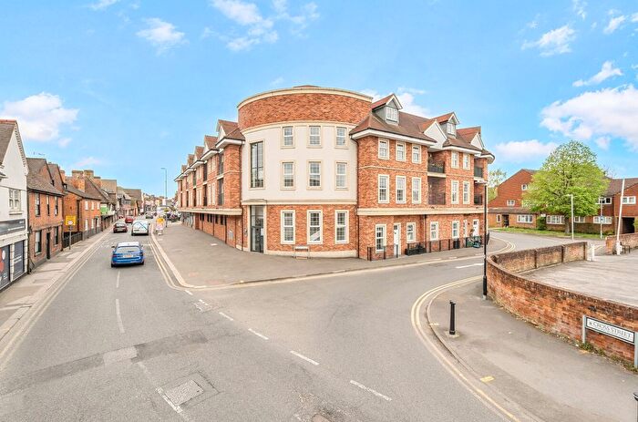 2 Bedroom Flat For Sale In Peach Street, Wokingham, Berkshire, RG40