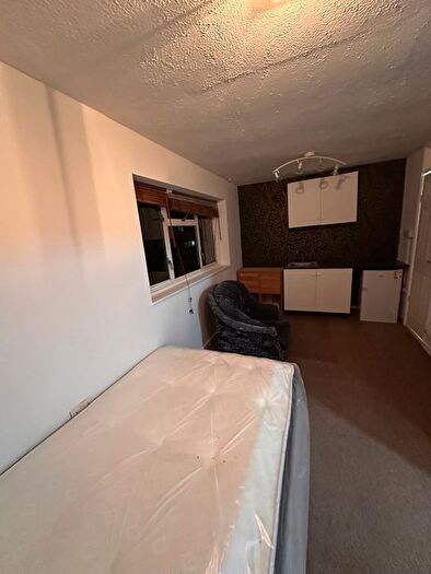 1 Bedroom Flat To Rent In Hemery Road, Greenford, UB6