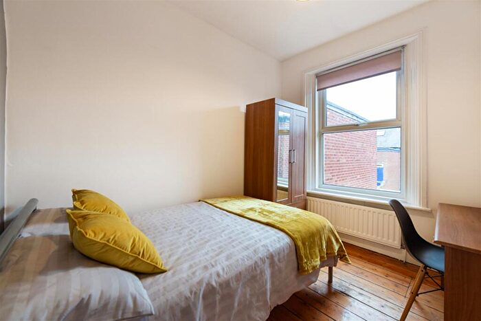 3 Bedroom Flat To Rent In £pppw - Bolingbroke Street, Newcastle Upon Tyne, NE6