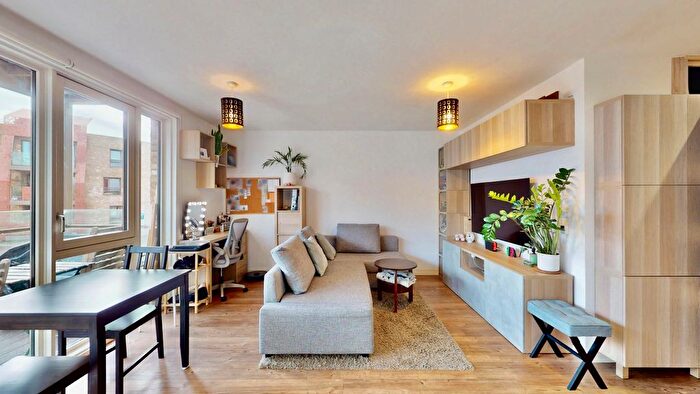 1 Bedroom Flat For Sale In Blackthorn House, Blondin Way, London, SE16