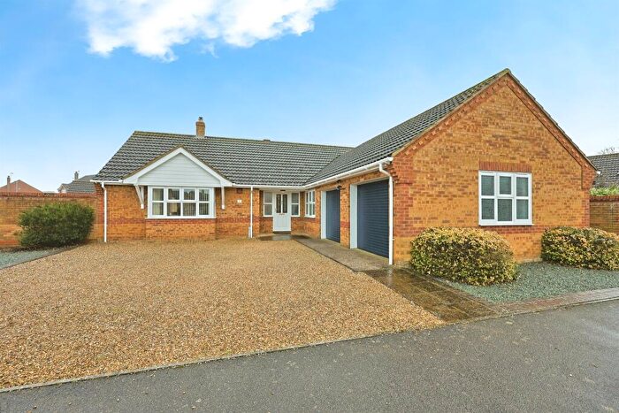 3 Bedroom Detached Bungalow For Sale In Woodpecker Drive, Watton, Thetford, IP25