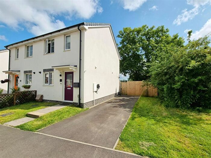 2 Bedroom House For Sale In Barley Rise, Launceston, PL15