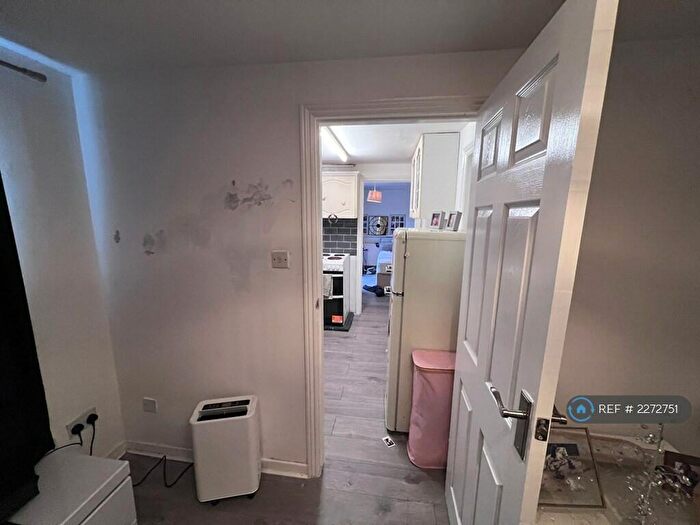 Studio To Rent In Limerick Close, Bracknell, RG42