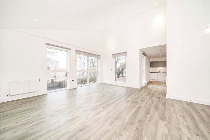 3 Bedroom Flat To Rent In Christchurch Avenue, London, NW6