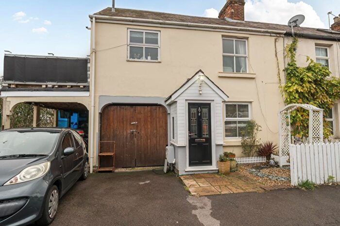 2 Bedroom Maisonette For Sale In Newbury, Berkshire, RG14