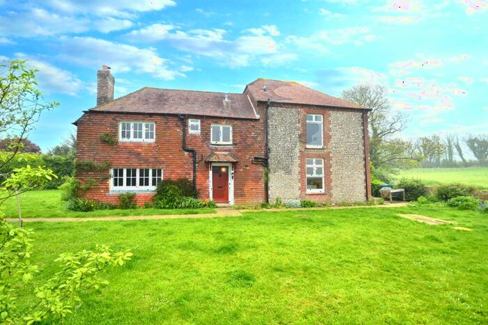 4 Bedroom Farm House To Rent In Angmering Park, Littlehampton, West Sussex, BN16
