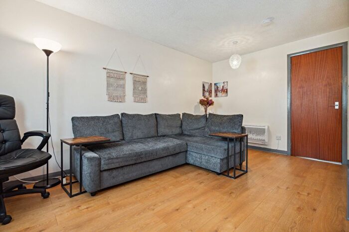 1 Bedroom Flat To Rent In Raeberry Street, North Kelvinside, Glasgow, G20