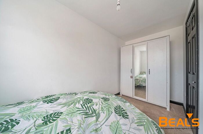 2 Bedroom Detached House For Sale In Alma Street, Gosport, Hampshire, PO12