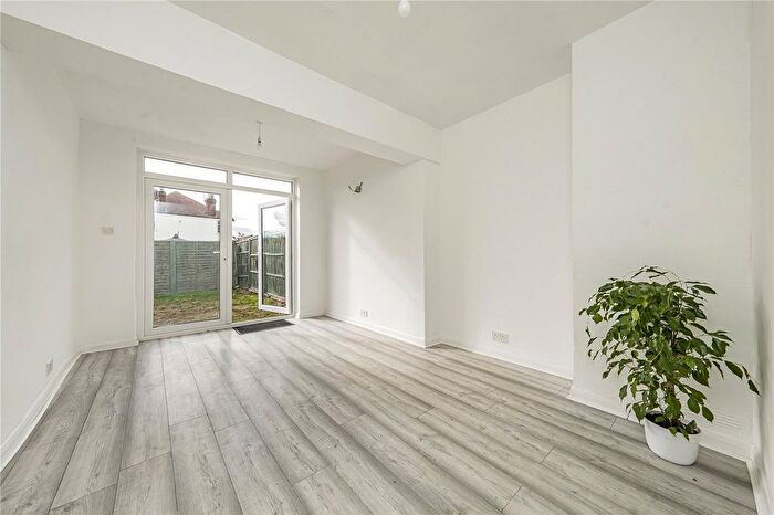 1 Bedroom Flat For Sale In Bushey Road, London, SW20