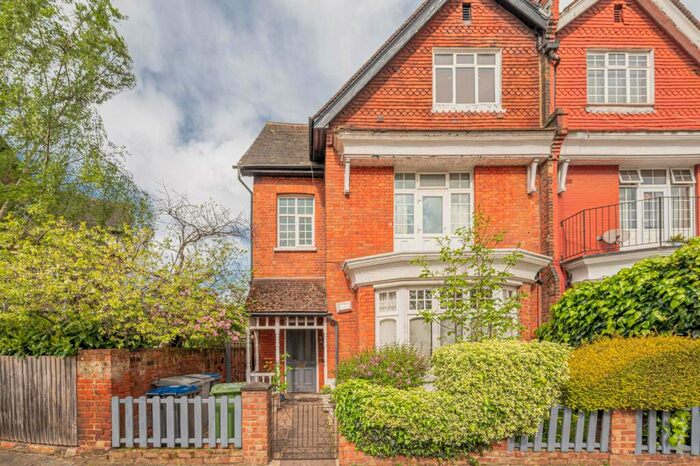 1 Bedroom Flat To Rent In Heathfield Road, Willesden, London, NW2