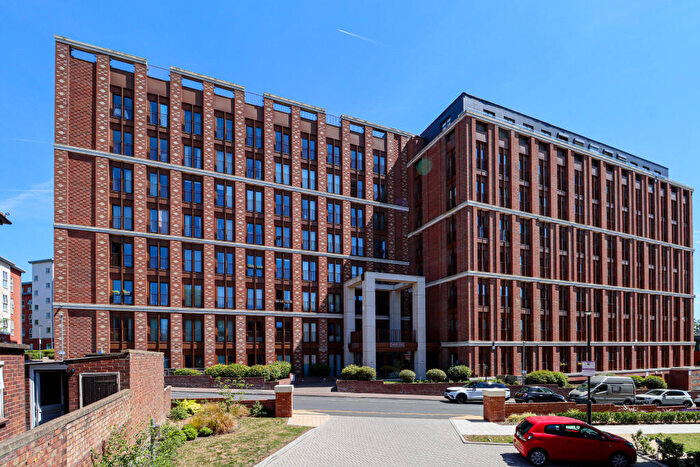 1 Bedroom Flat To Rent In Grosvenor Road, St. Albans, AL1