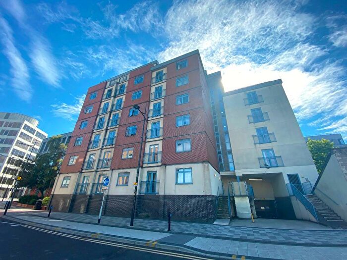 1 Bedroom Flat To Rent In Wellington Street, Town Centre, Swindon, SN1