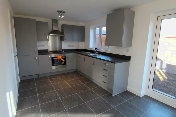 3 Bedroom Semi-Detached House To Rent In Swift Drive, Middlebeck, Newark, NG24