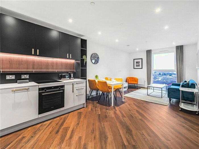 1 Bedroom Flat To Rent In Eden Grove, Staines-Upon-Thames, Surrey, TW18