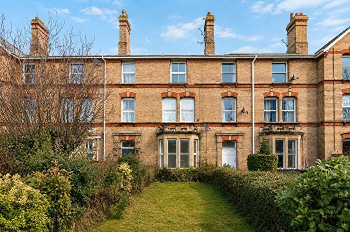 2 Bedroom Flat For Sale In Wellington Road, Taunton, Somerset, TA1