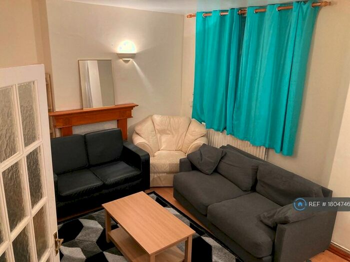 4 Bedroom Flat To Rent In Vernon House, London, SE11