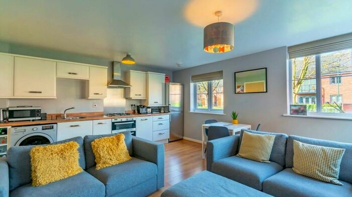 2 Bedroom Apartment To Rent In Wakefield Close, Wilford, NG11