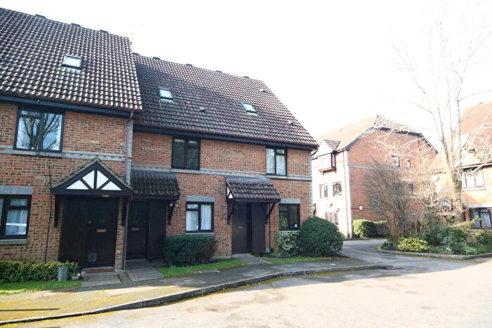 2 Bedroom Flat To Rent In Oriental Road, Woking, GU22