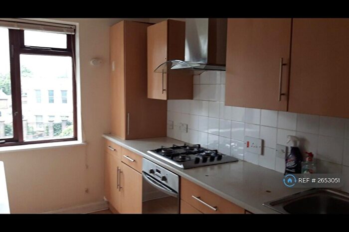 2 Bedroom Flat To Rent In Dukes Court, London, SE13