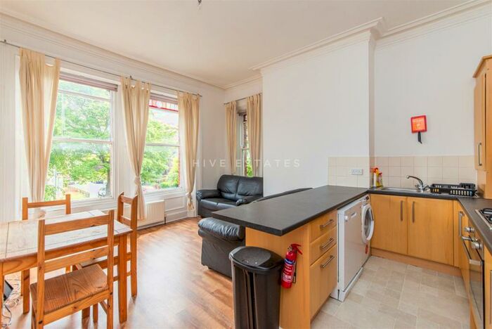 3 Bedroom Apartment To Rent In Grosvenor House, Jesmond, Newcastle Upon Tyne, NE2