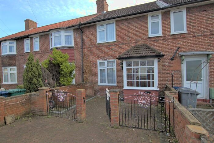 3 Bedroom Terraced House To Rent In Blundell Road, Edgware, HA8