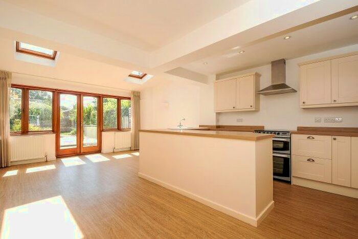 2 Bedroom Property To Rent In York Road, Chichester PO19